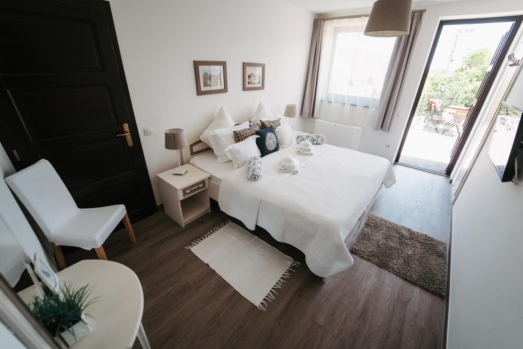 Rokusfalvy Borhotel Es Fogado Etyek Zewnętrze zdjęcie